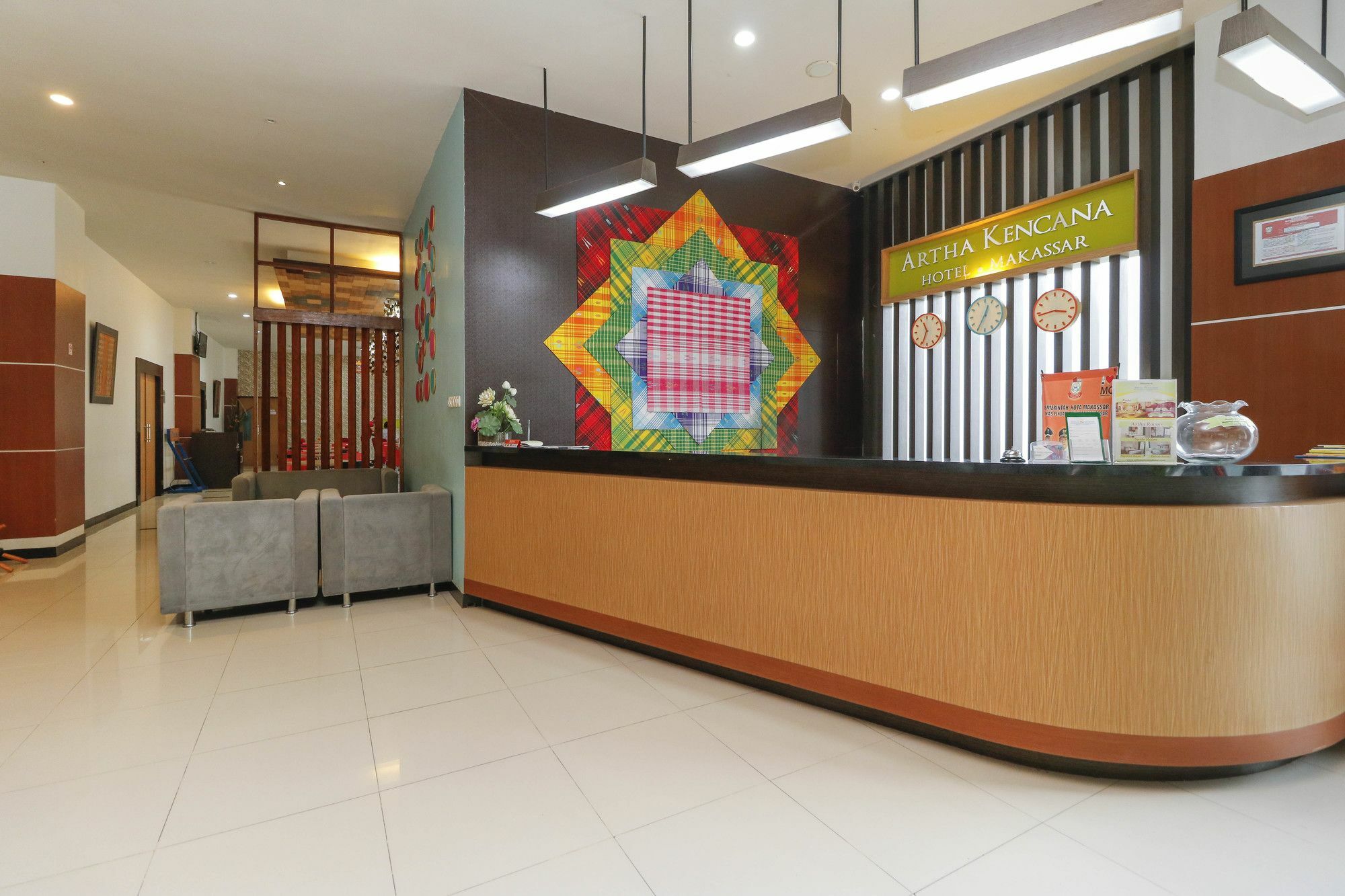 RedDoorz Plus near Pantai Losari Hotel Makassar Exterior foto