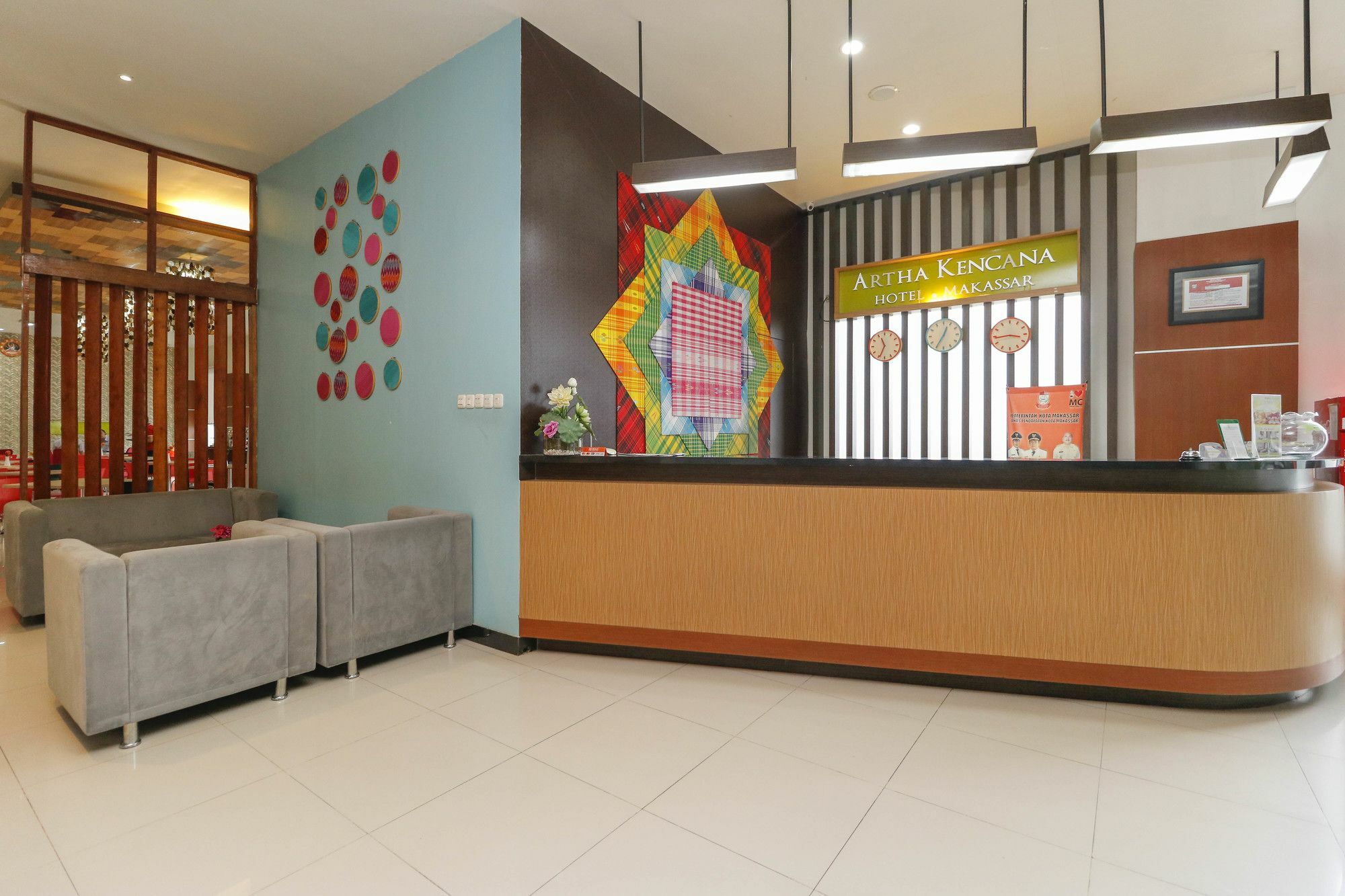 RedDoorz Plus near Pantai Losari Hotel Makassar Exterior foto